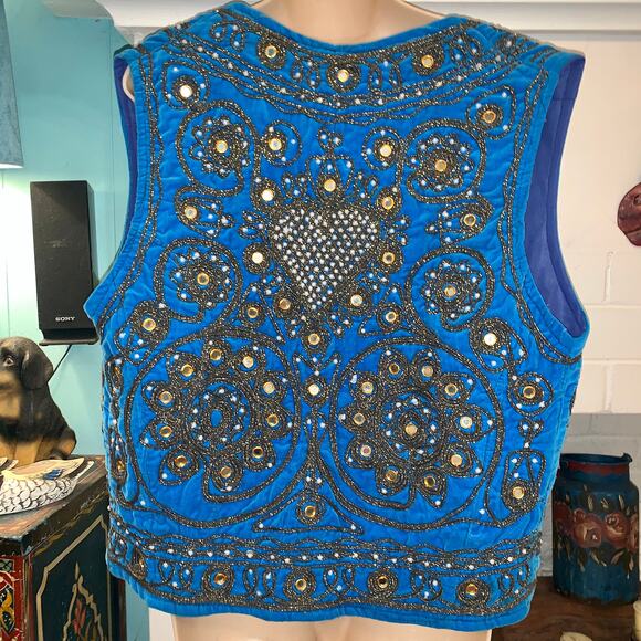 VINTAGE 60’s/70’s QUILTED VELVET VEST BEADED, MIRRORS, PEARLS FESTIVAL - Picture 2 of 8